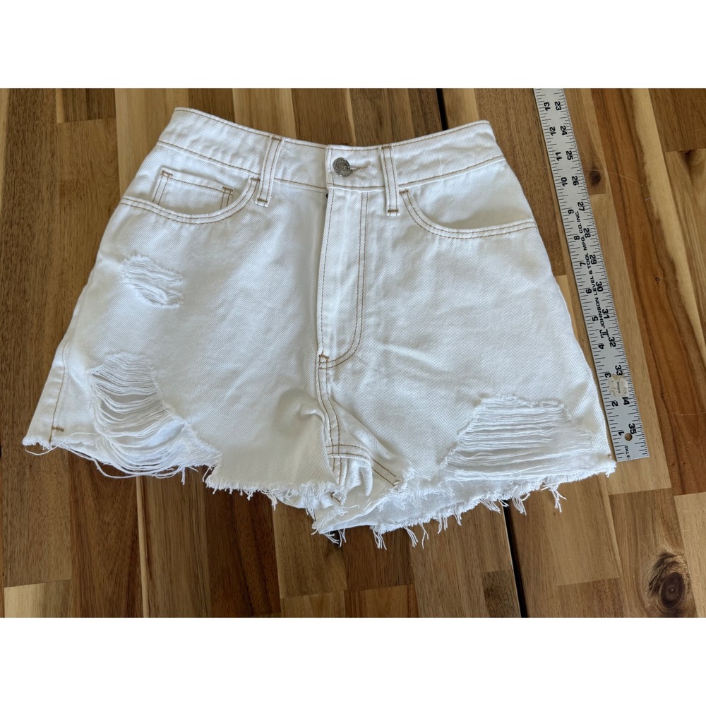 Hollister Ultra High-Rise Vintage Relaxed Mom Shorts – White 23 00